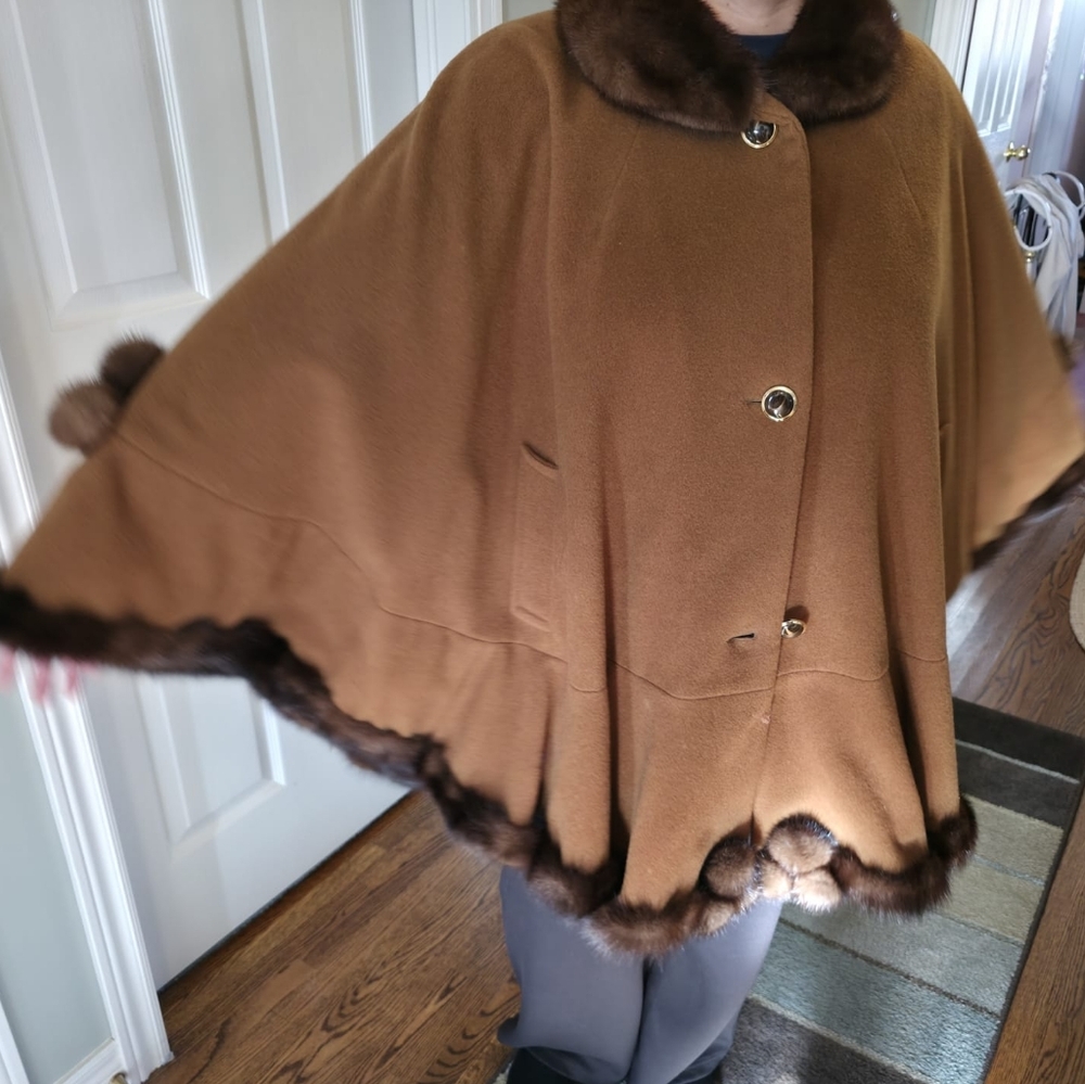 Luxury Italian Wool Cape Coat With Authentic Mink Fur Trim - Geso Milano